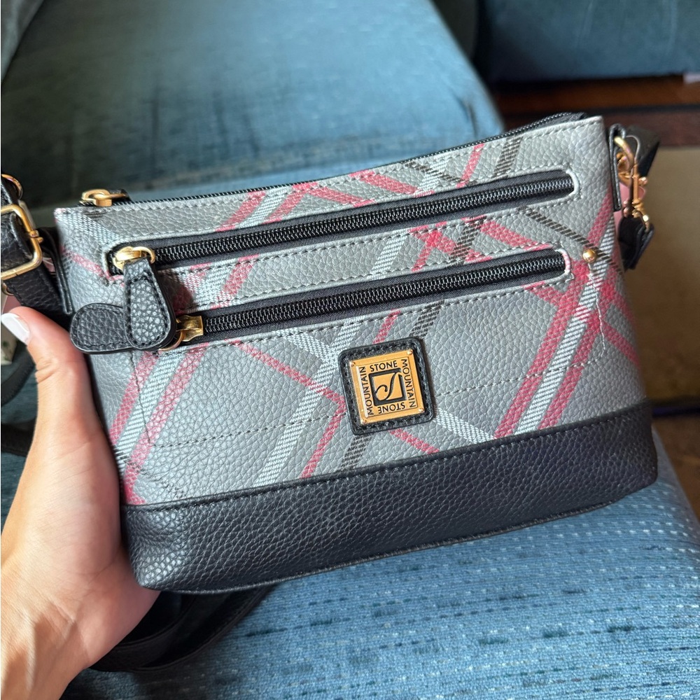 Stone Mountain Accessories Black and Gray Crossbody Bag